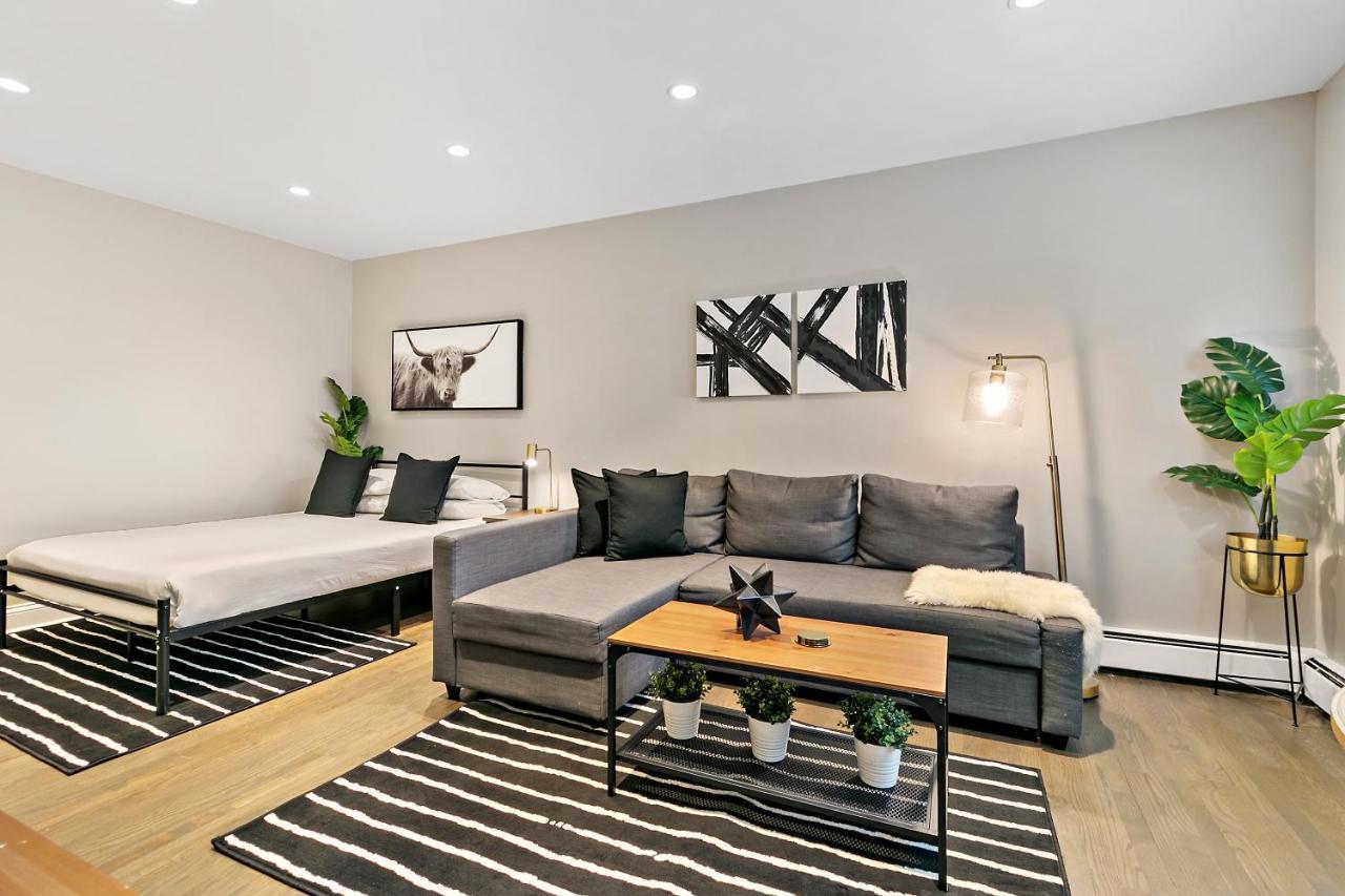 In Close To Boystown - Oakdale 514 & 413 Rep Chicago